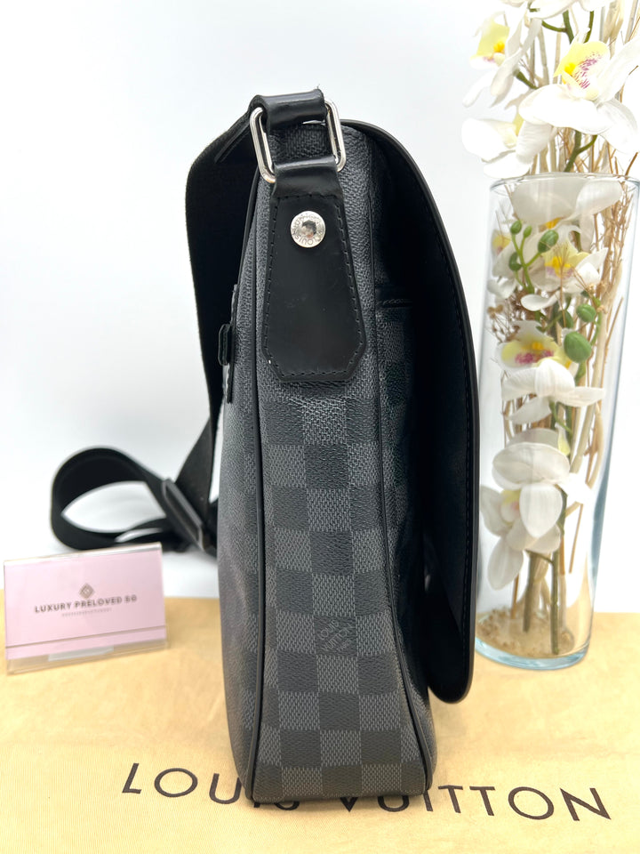 LOUIS VUITTON DANIEL MM MESSENGER BAG