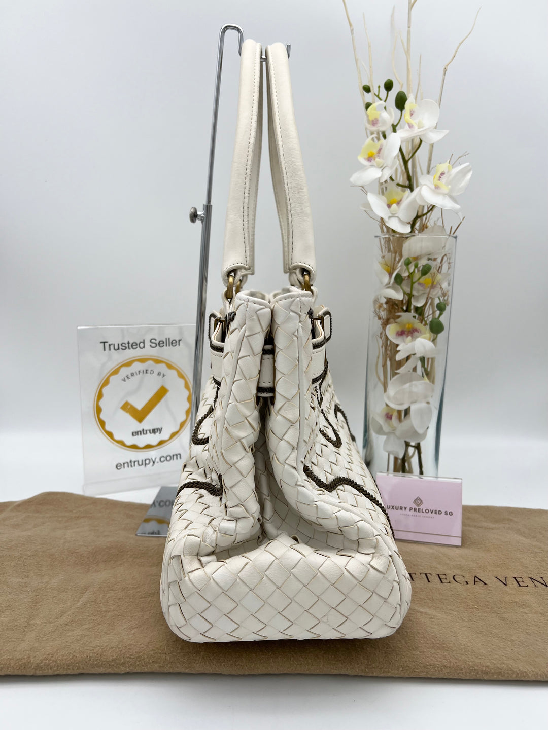 BOTTEGA VENETA WHITE CHAIN AROUND TOTE BAG