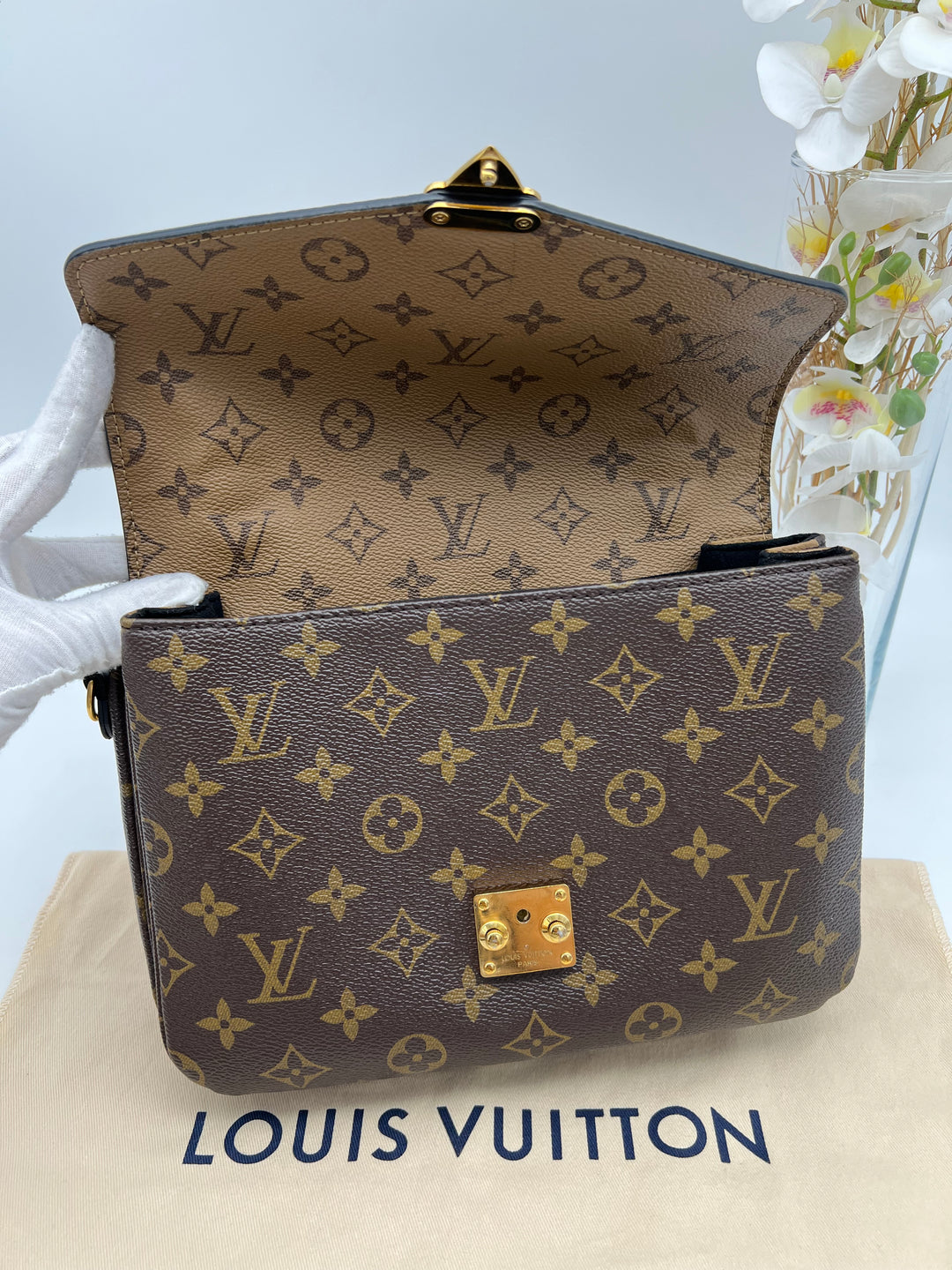 LOUIS VUITTON POCHETTE METIS MONOGRAM REVERSED