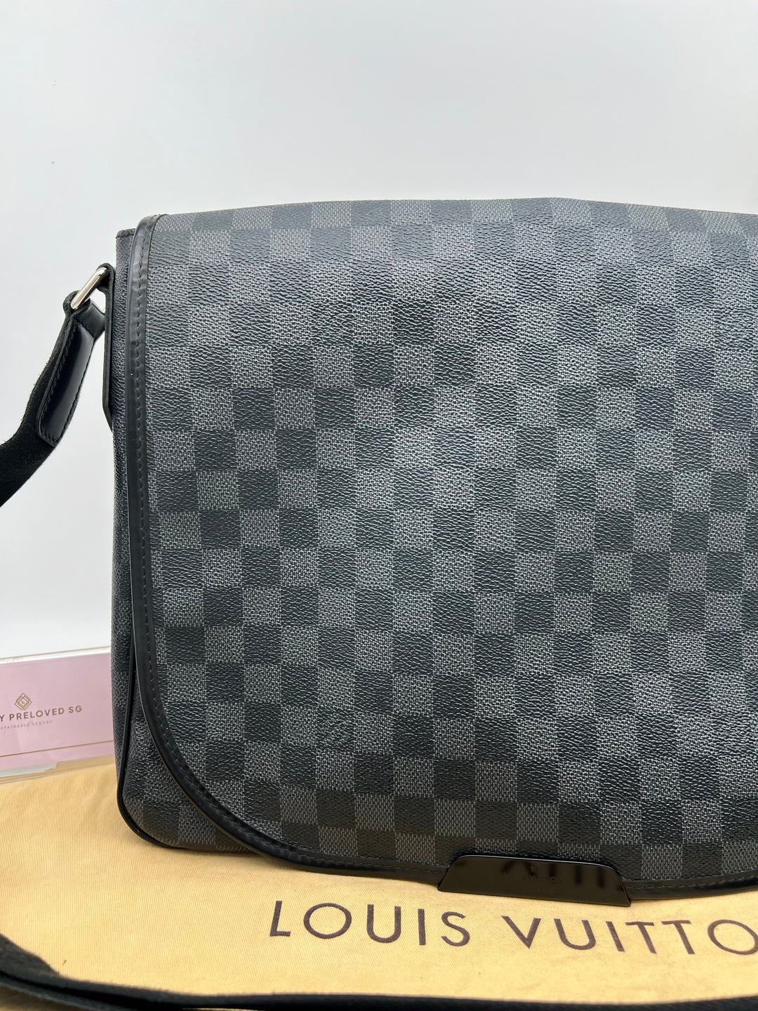 LOUIS VUITTON DANIEL MM MESSENGER BAG