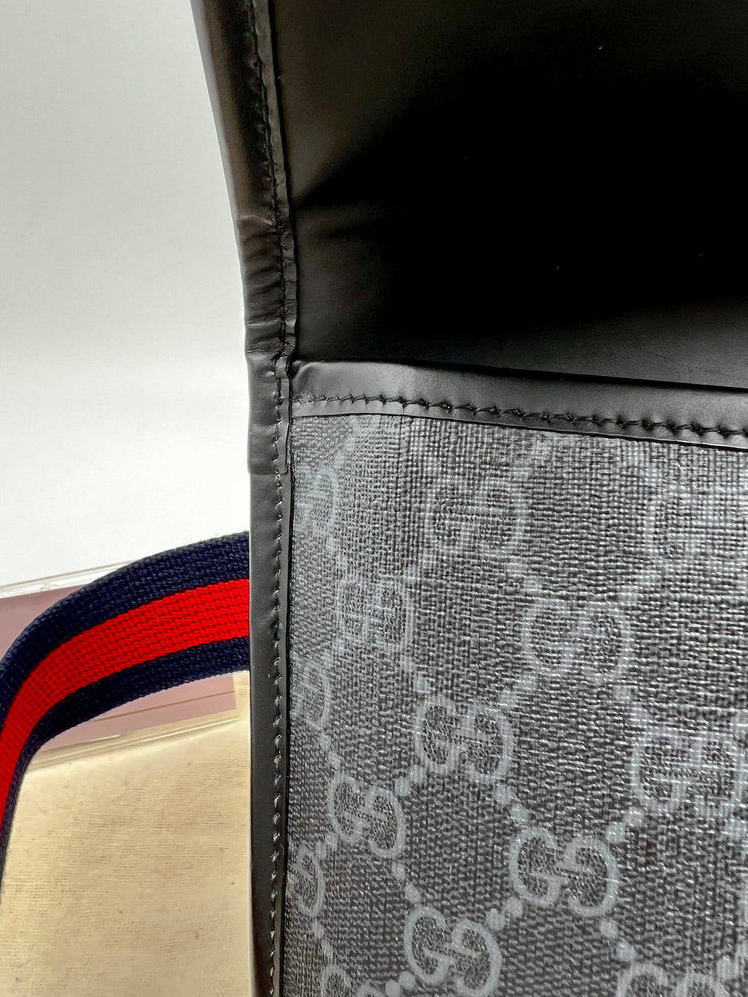 GUCCI SUPREME BLACK BELT BAG