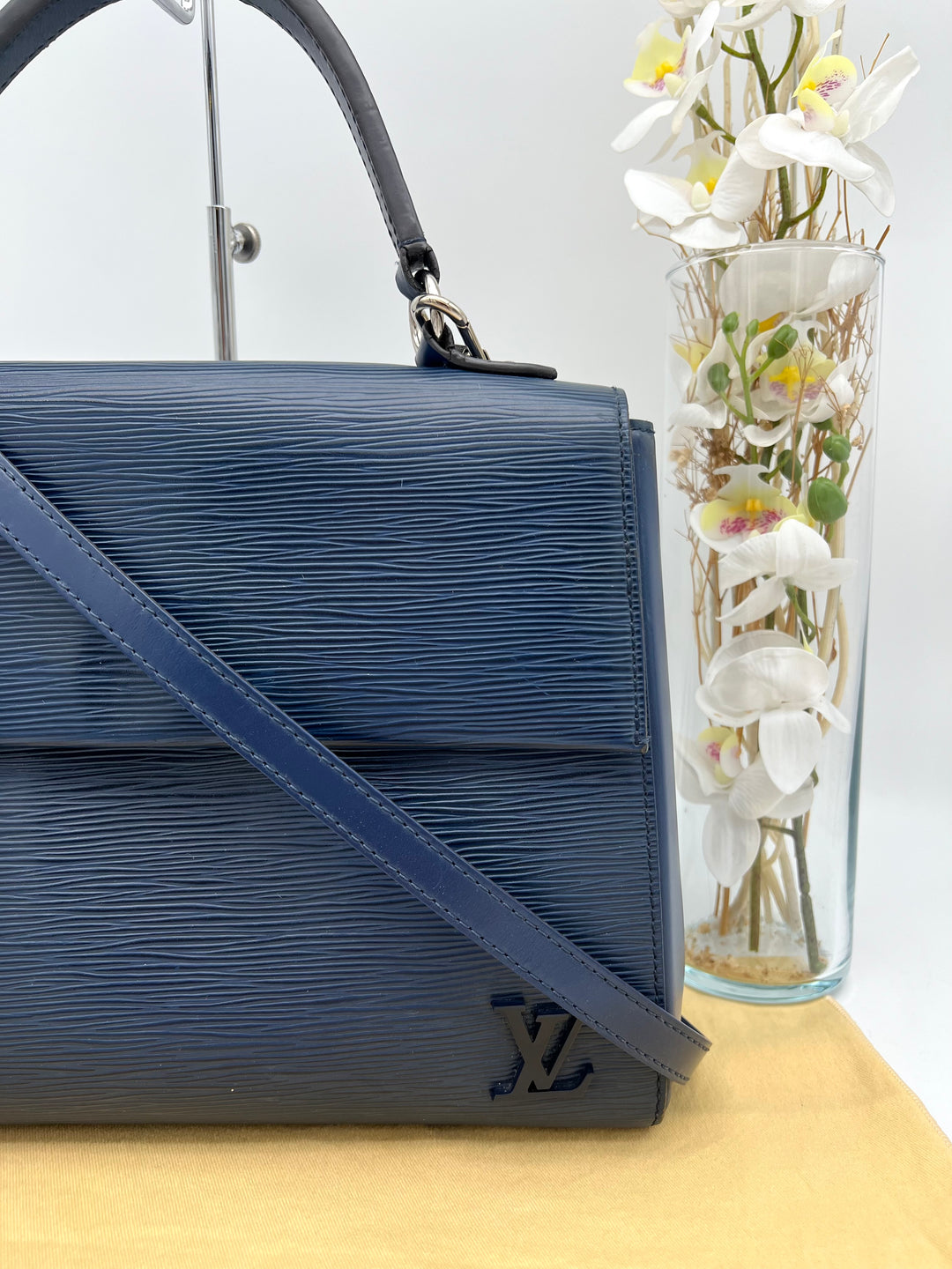 LOUIS VUITTON CLUNY EPI 2 WAY