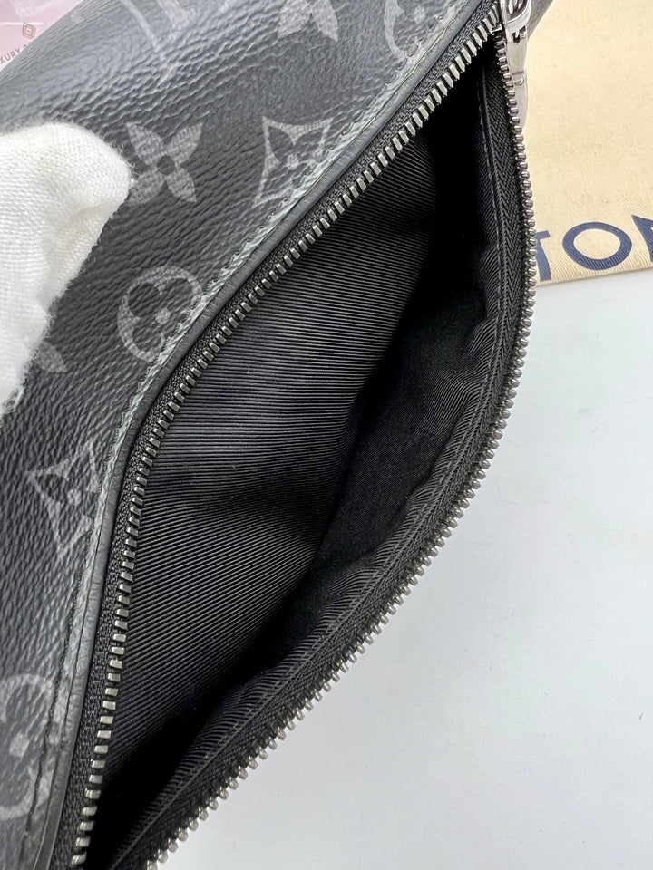 LOUIS VUITTON DISCOVERY BUM BAG