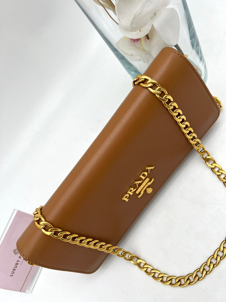 PRADA SAFFIANO WALLET ON CHAN