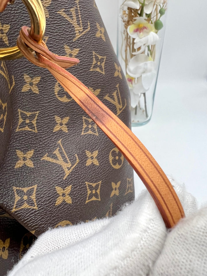 LOUIS VUITTON ARTSY MONOGRAM MM