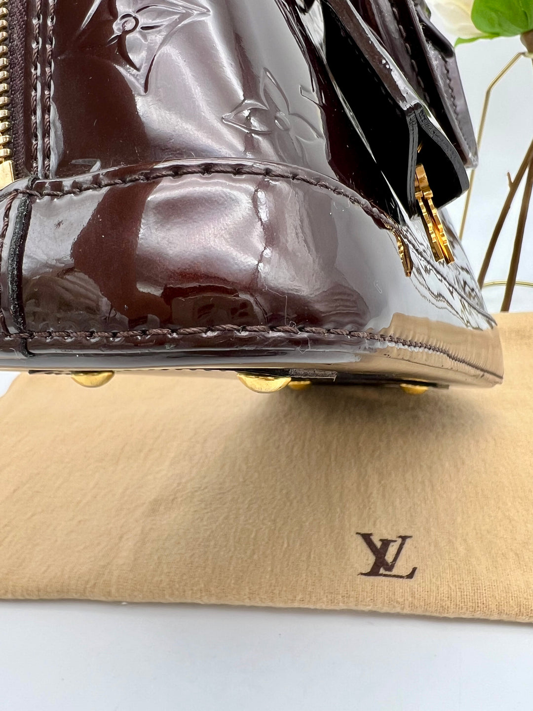 LOUIS VUITTON ALMA BB VERNIS