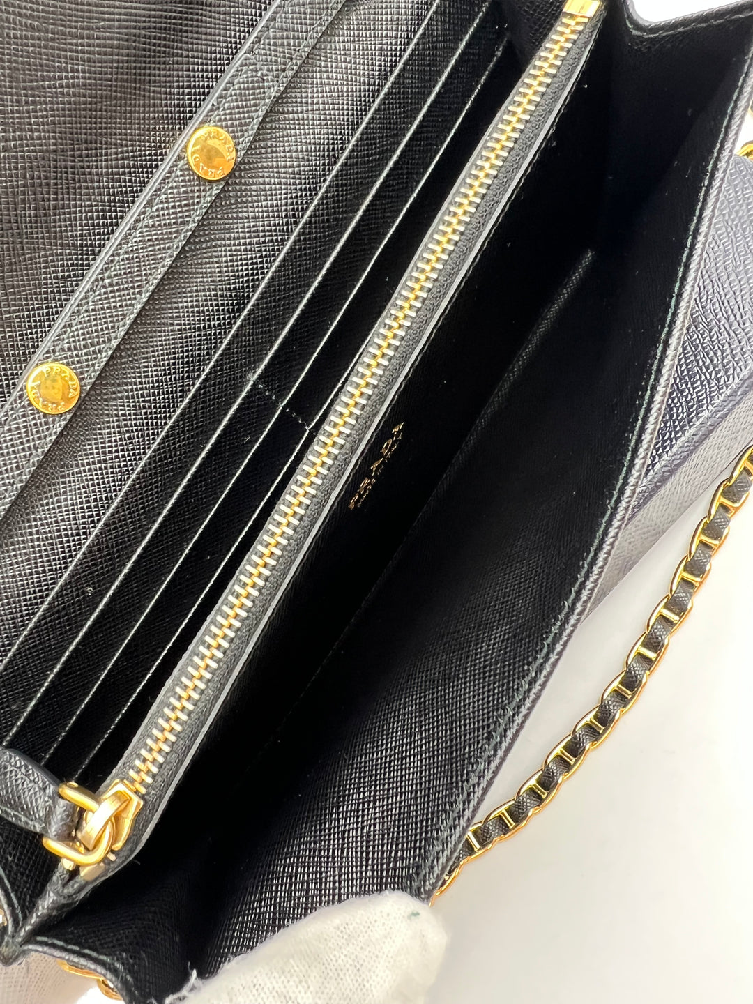 PRADA SAFFIANO WALLET ON CHAIN