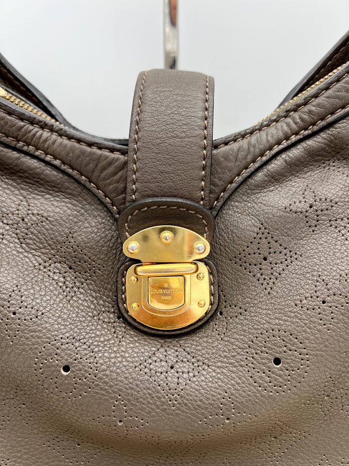 LOUIS VUITTON MAHINA XS HOBO