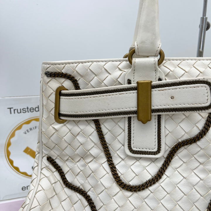 BOTTEGA VENETA WHITE CHAIN AROUND TOTE BAG