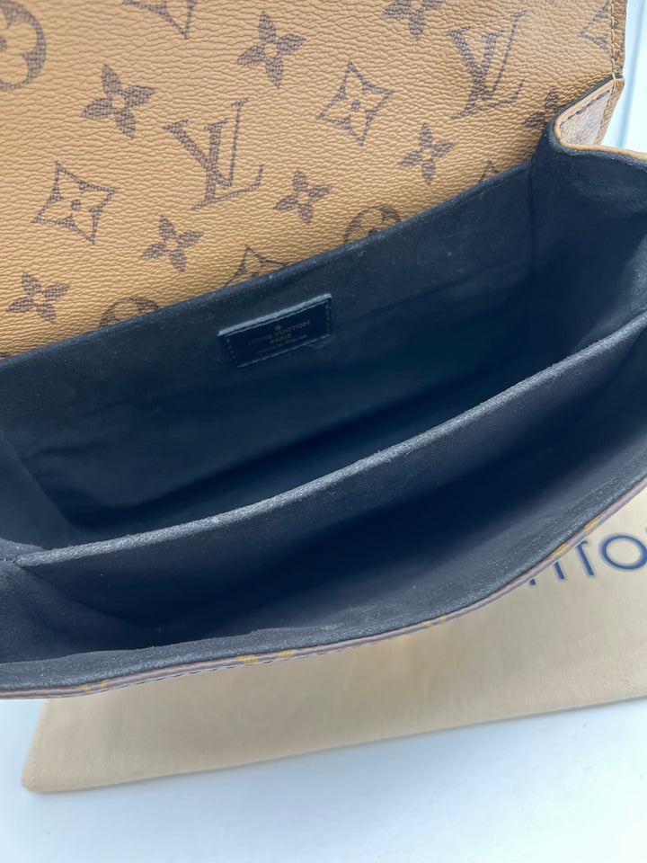 LOUIS VUITTON POCHETTE METIS MONOGRAM REVERSED