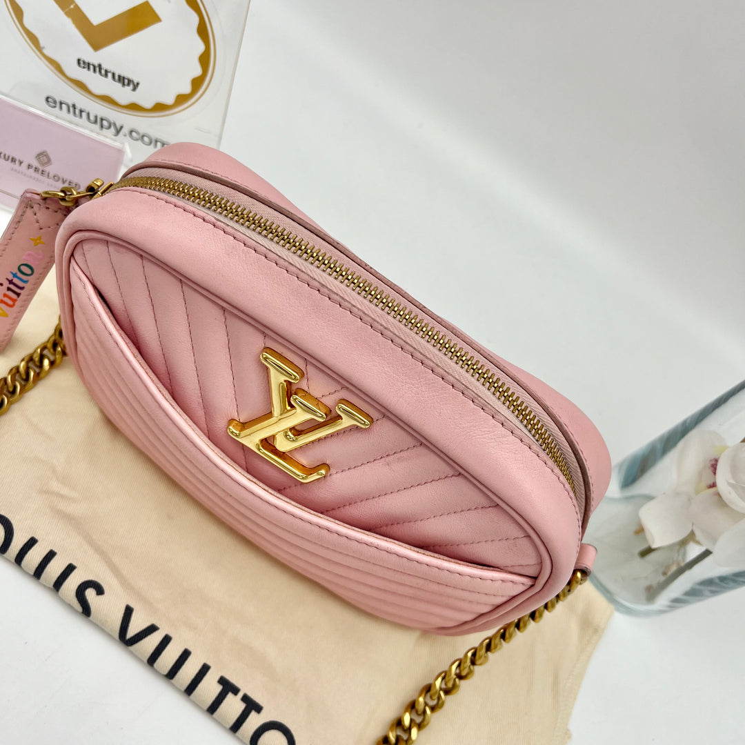 LOUIS VUITTON NEW WAVE CHAIN CAMERA BAG