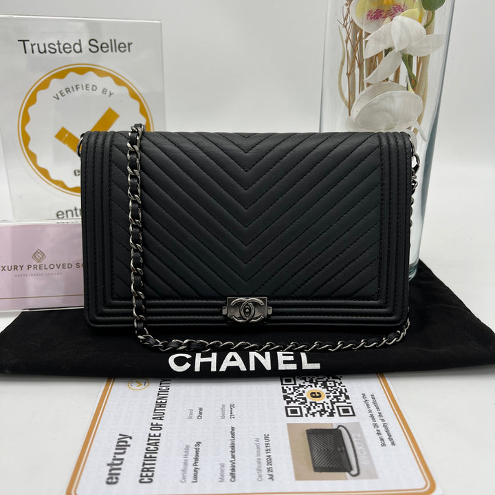 CHANEL CHEVRON CALFSKIN BOY WALLET ON CHAIN