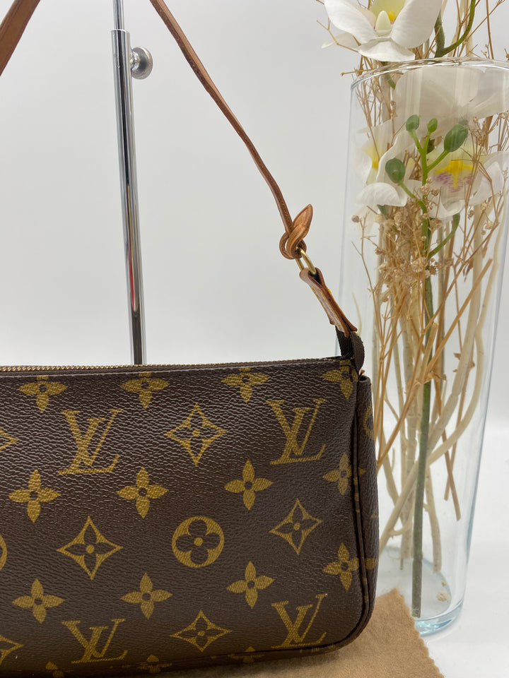 LOUIS VUITTON POCHETTE ACCESSOIRES MONOGRAM