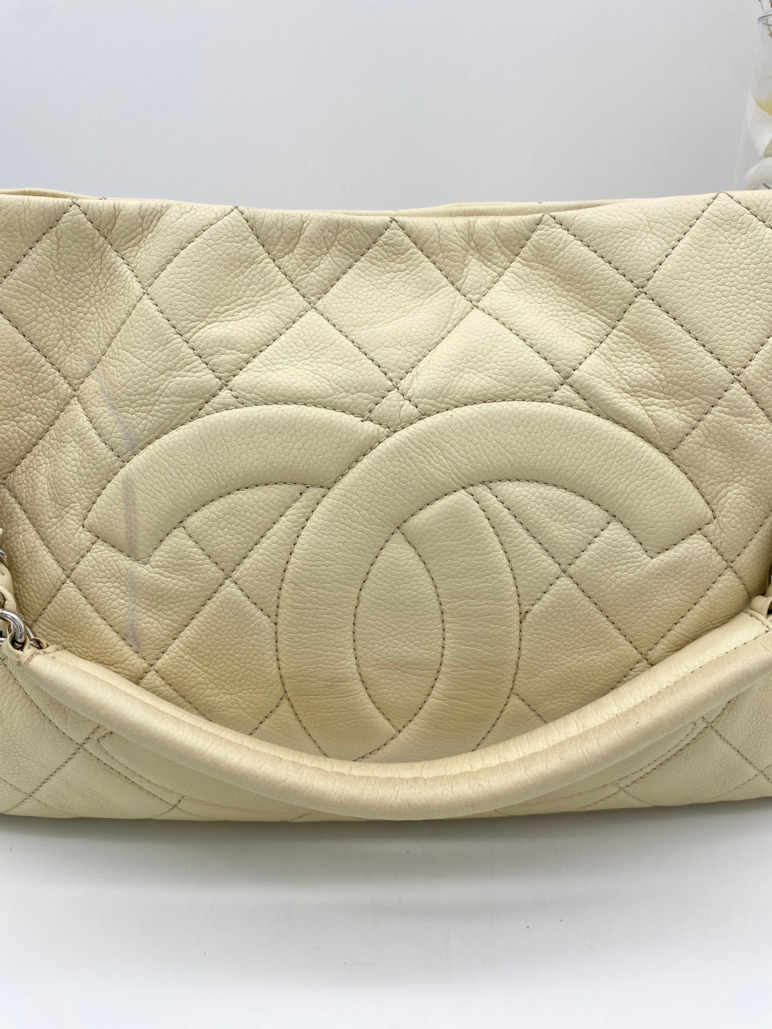 CHANEL CAVIAR QUILTED ZIP EXPANDABLE SHOULDER BAG