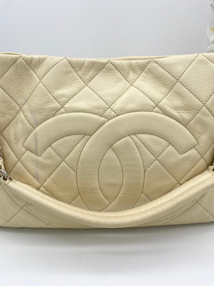 CHANEL CAVIAR QUILTED ZIP EXPANDABLE SHOULDER BAG