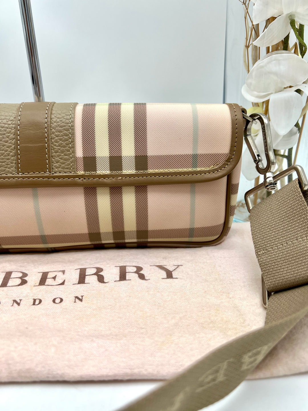 BURBERRY LONDON PVC SHOULDER  BAG W/ WRISTLET