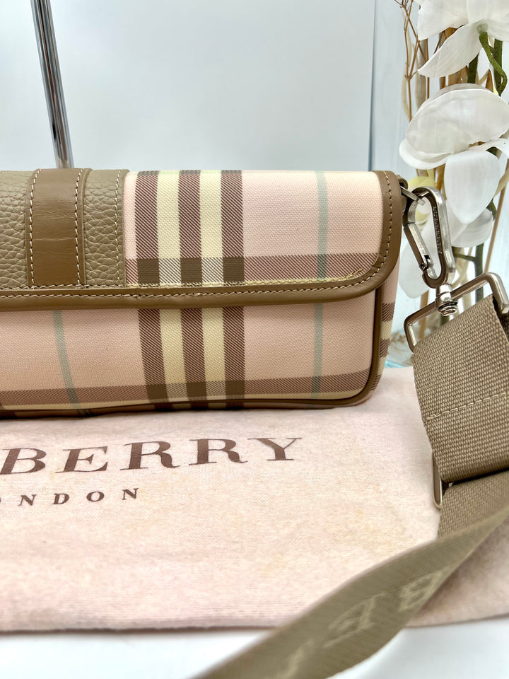BURBERRY LONDON PVC SHOULDER  BAG W/ WRISTLET