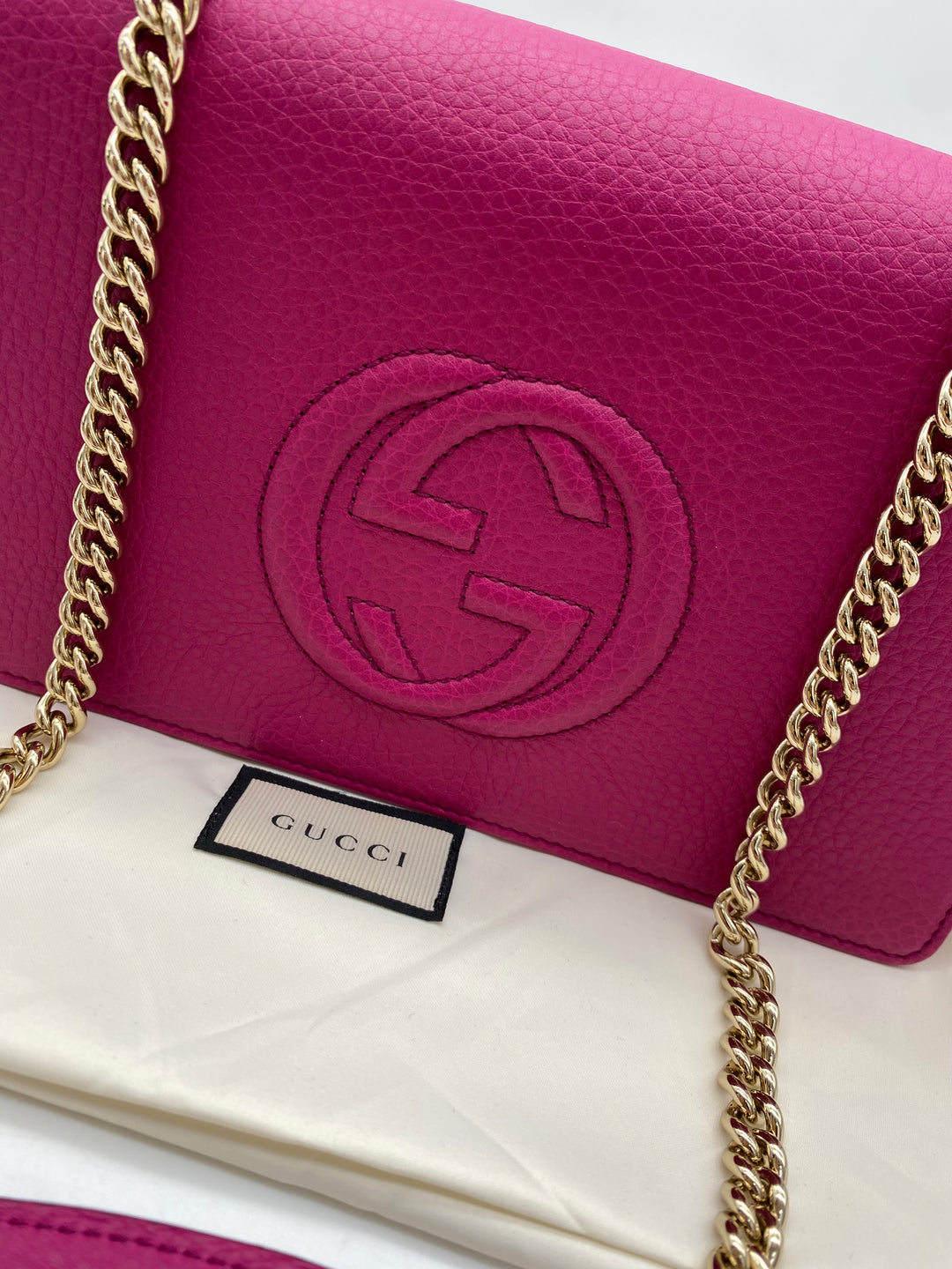 GUCCI GG SOHO WALLET ON CHAIN