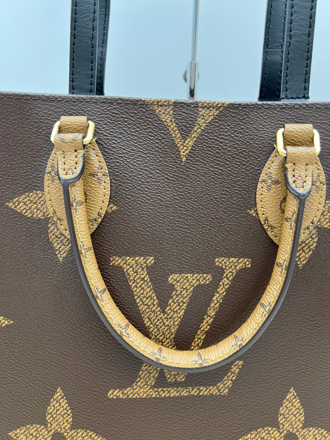 LOUIS VUITTON ON THE GO MM REVSERSED (RFID)