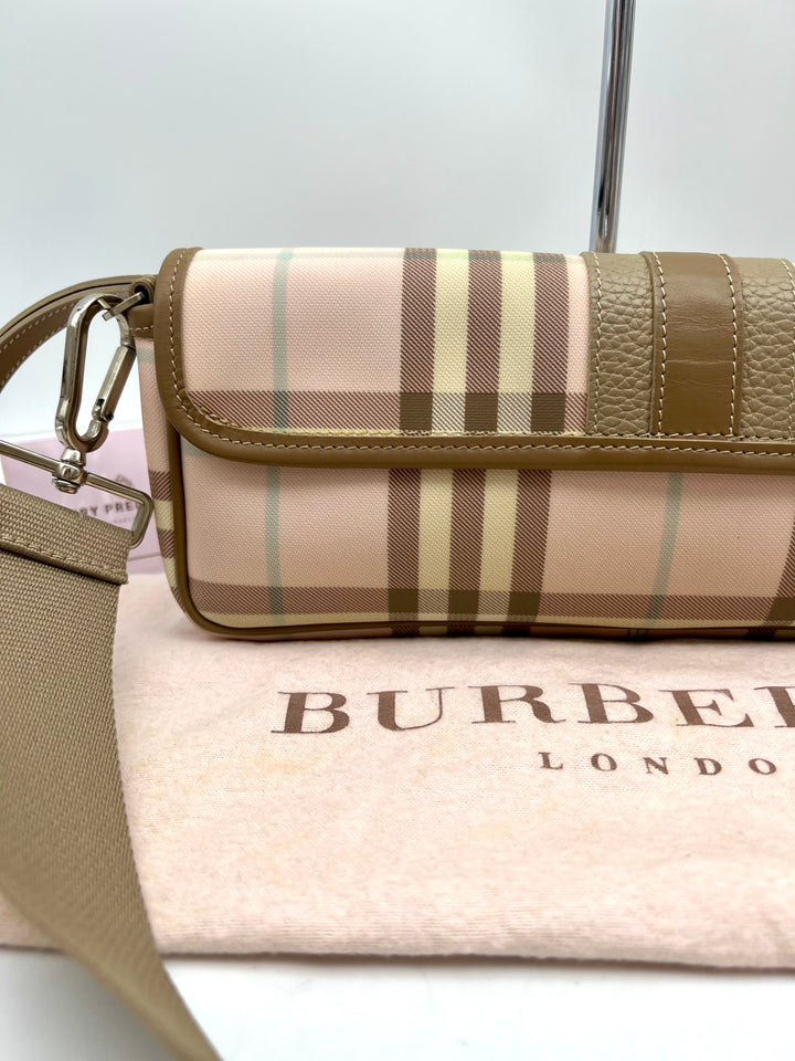 BURBERRY LONDON PVC SHOULDER  BAG W/ WRISTLET