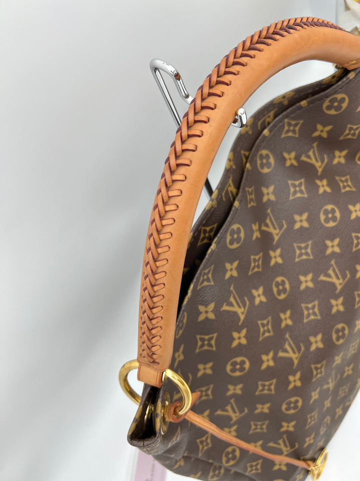 LOUIS VUITTON ARTSY MONOGRAM MM