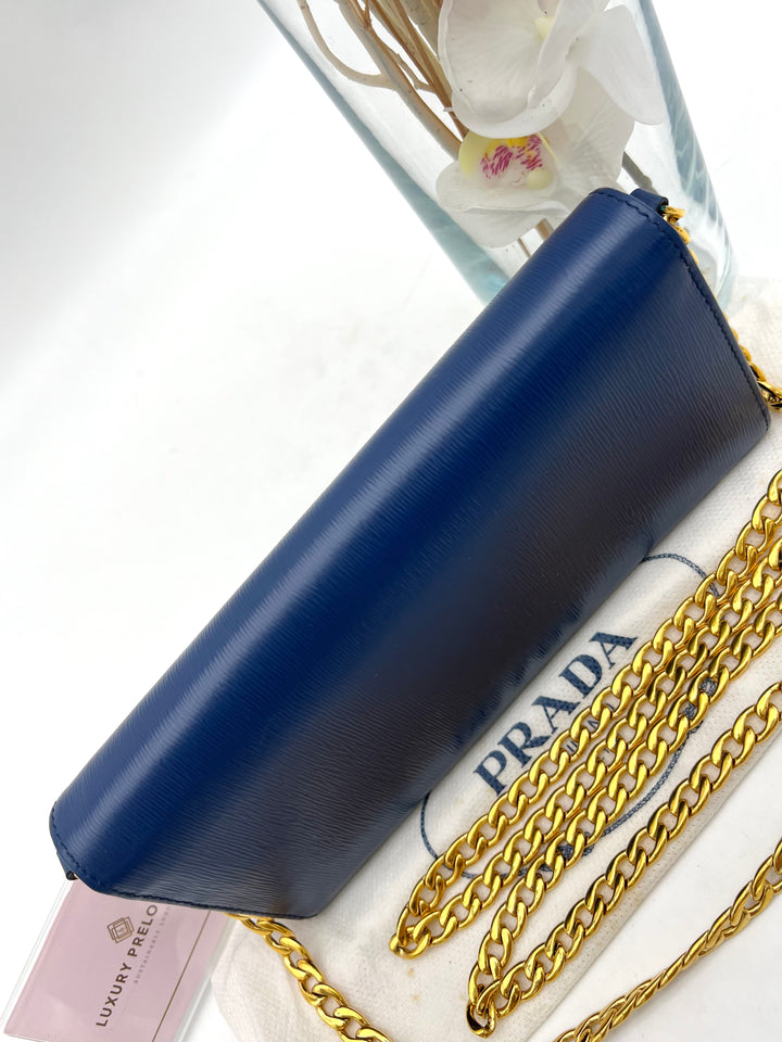 PRADA SAFFIANO WALLET ON CHAN