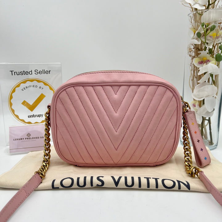 LOUIS VUITTON NEW WAVE CHAIN CAMERA BAG