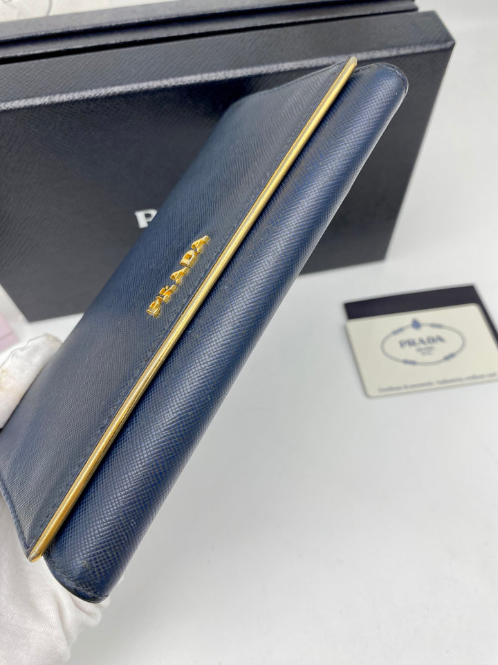 PRADA SAFFIANO WALLET ON CHAIN