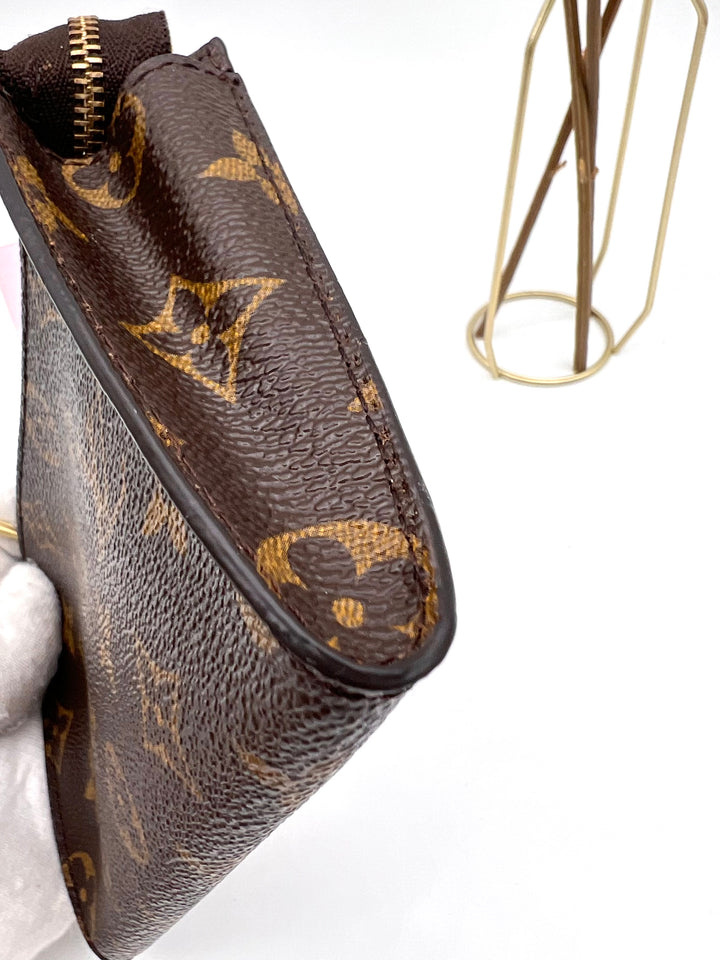 LOUIS VUITTON BUCKET POUCH MONOGRAM