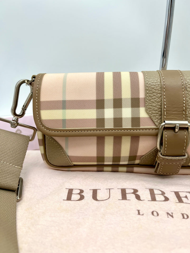 BURBERRY LONDON PVC SHOULDER  BAG W/ WRISTLET