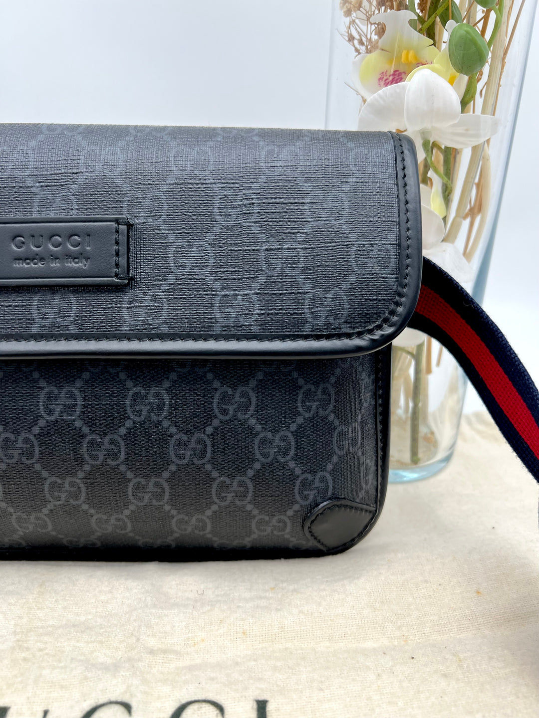 GUCCI SUPREME BLACK BELT BAG