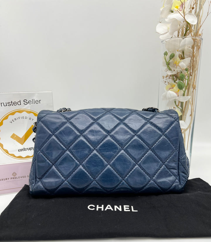 CHANEL CLASSIC EASY FLAP MEDIUM