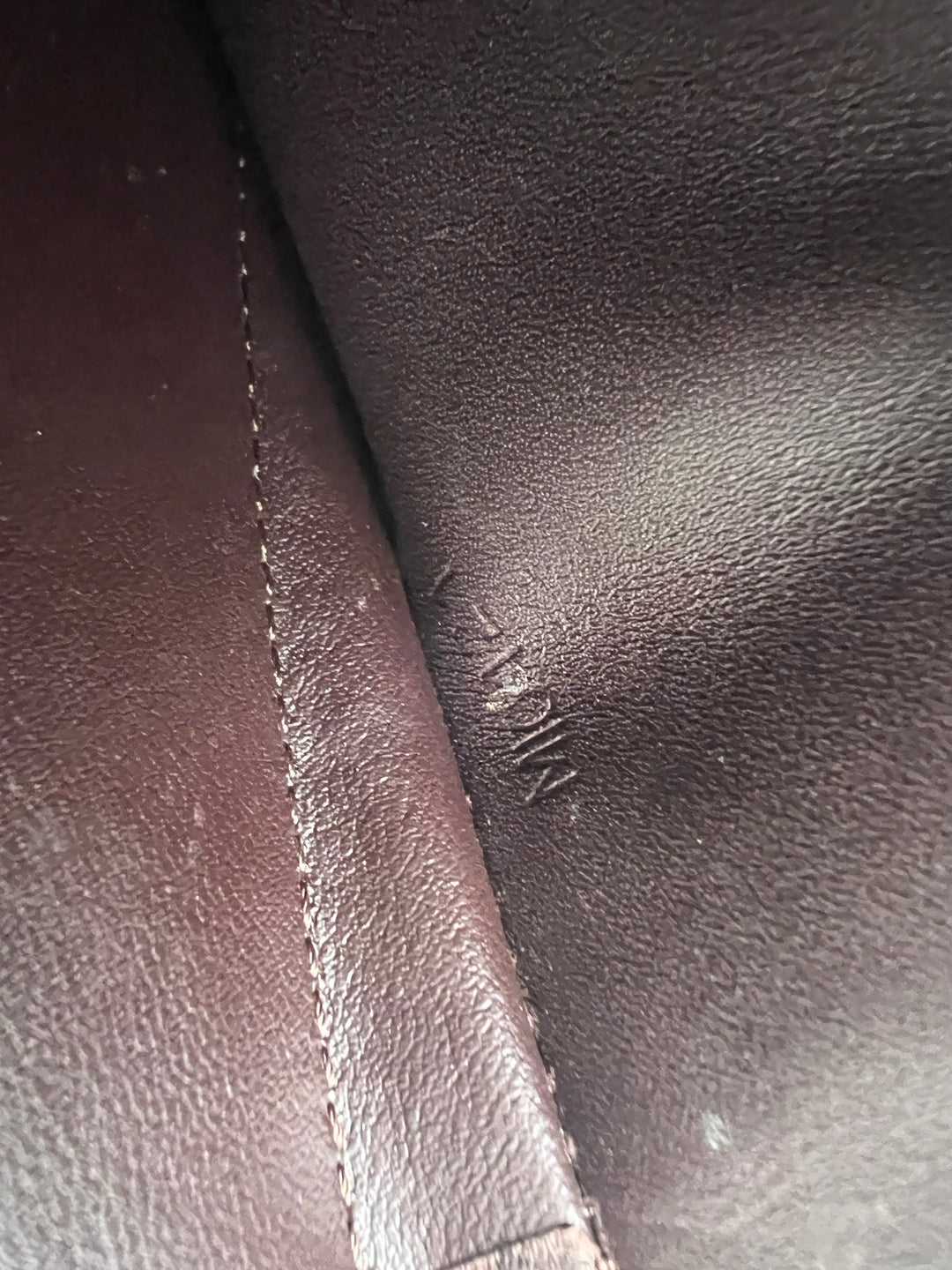 LOUIS VUITTON KISSLOCK WALLET VERNIS