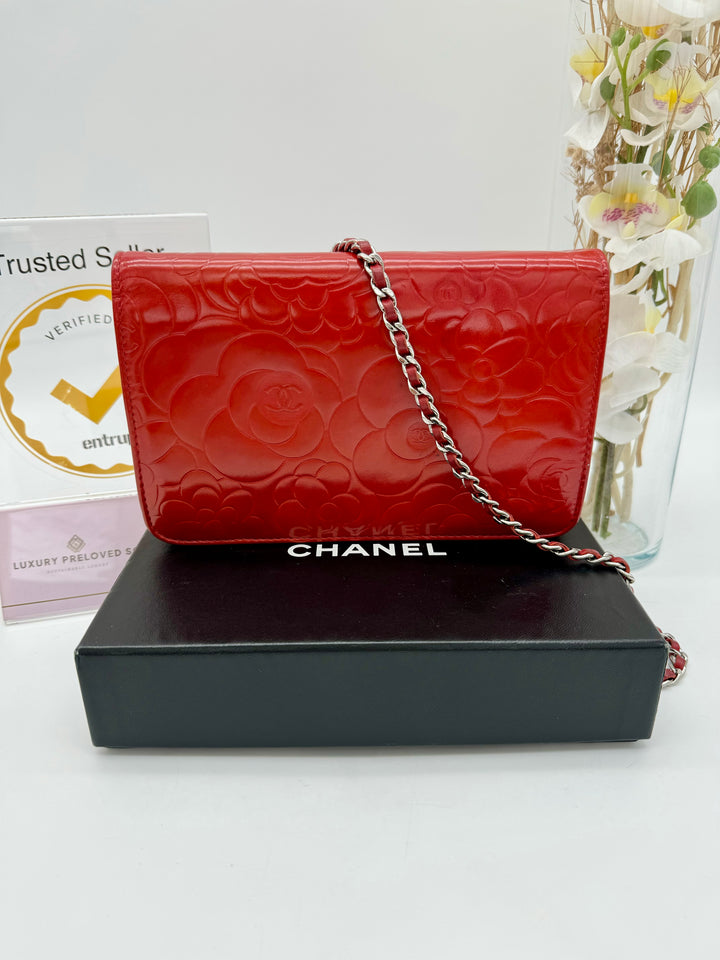 CHANEL PATENT WALLET ON CHAIN