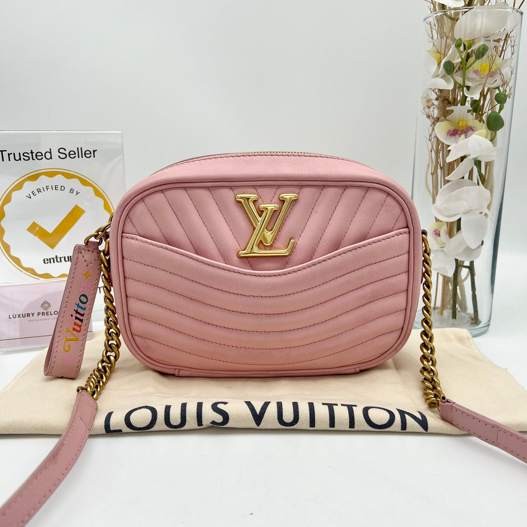 LOUIS VUITTON NEW WAVE CHAIN CAMERA BAG