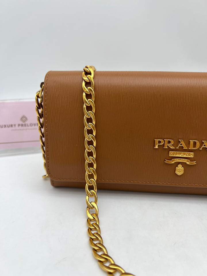 PRADA SAFFIANO WALLET ON CHAN