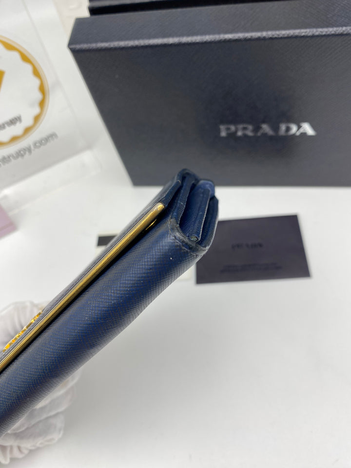 PRADA SAFFIANO WALLET ON CHAIN