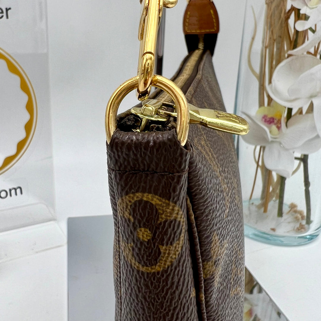 LOUIS VUITTON POCHETTE ACCESSOIRES MONOGRAM