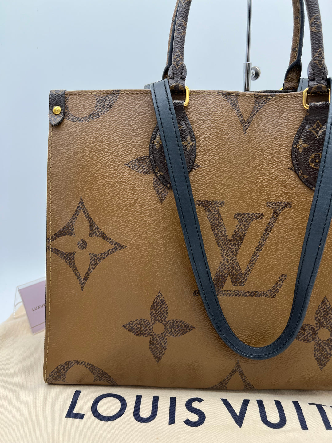LOUIS VUITTON ON THE GO MM REVERSED