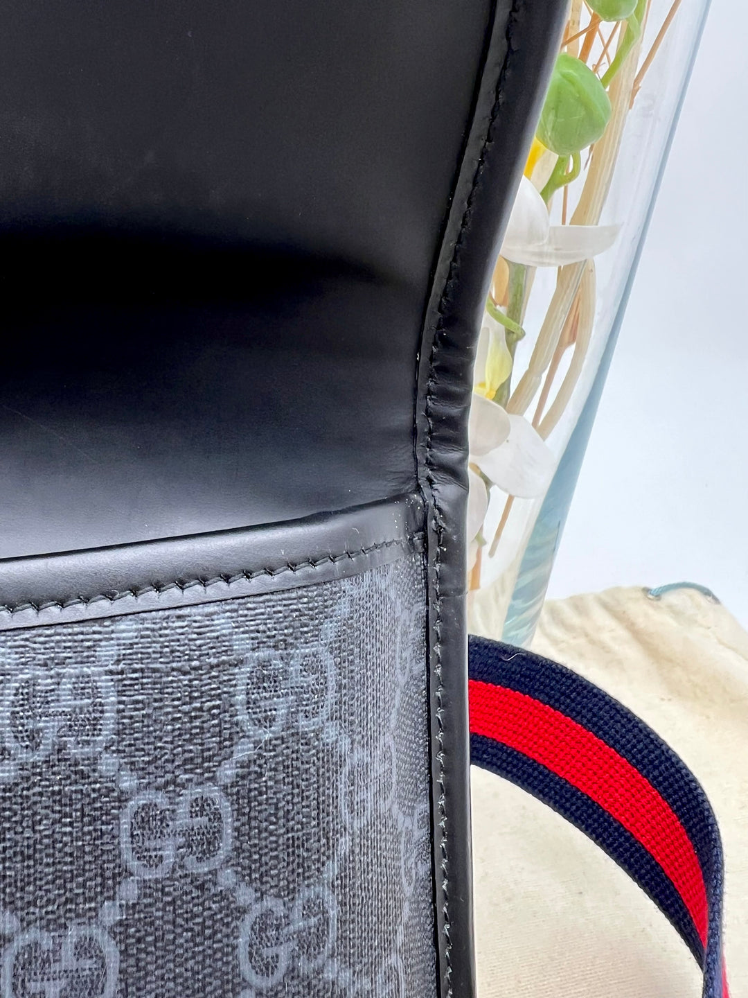 GUCCI SUPREME BLACK BELT BAG