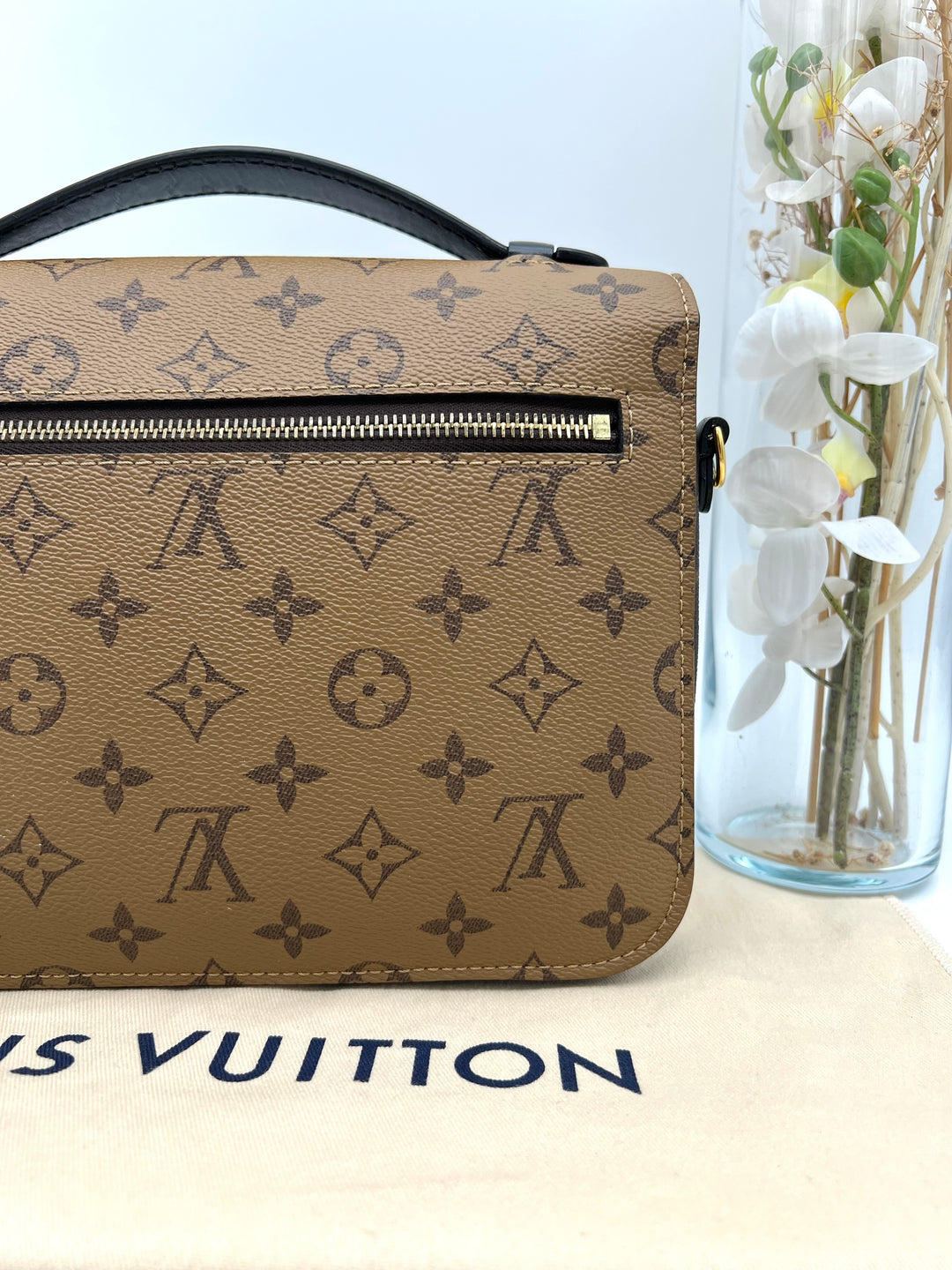 LOUIS VUITTON POCHETTE METIS MONOGRAM REVERSED
