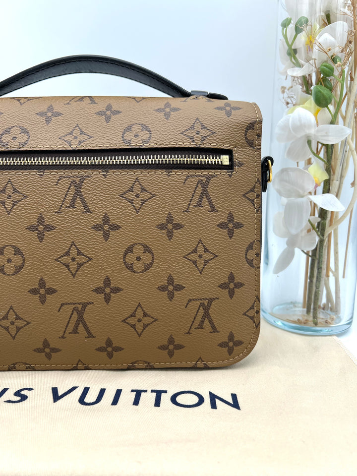 LOUIS VUITTON POCHETTE METIS MONOGRAM REVERSED