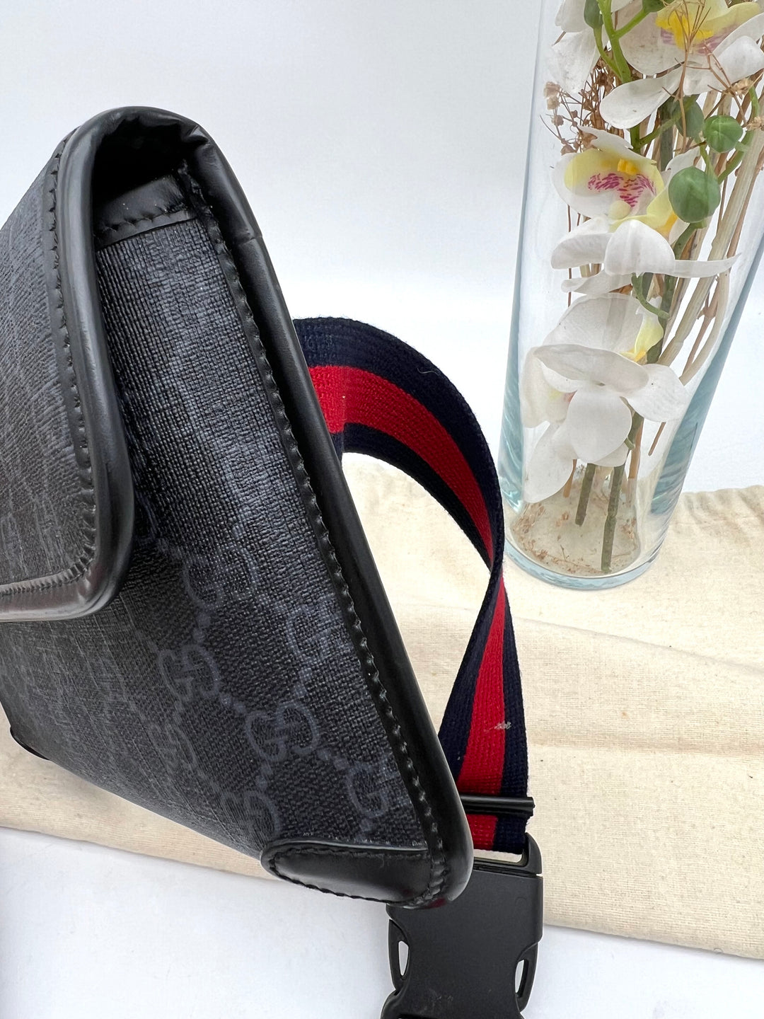 GUCCI SUPREME BLACK BELT BAG