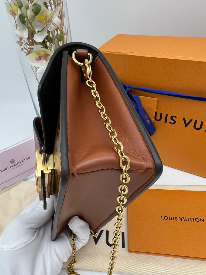 LOUIS VUITTON DAUPHINE WALLET ON CHAIN (RFID)