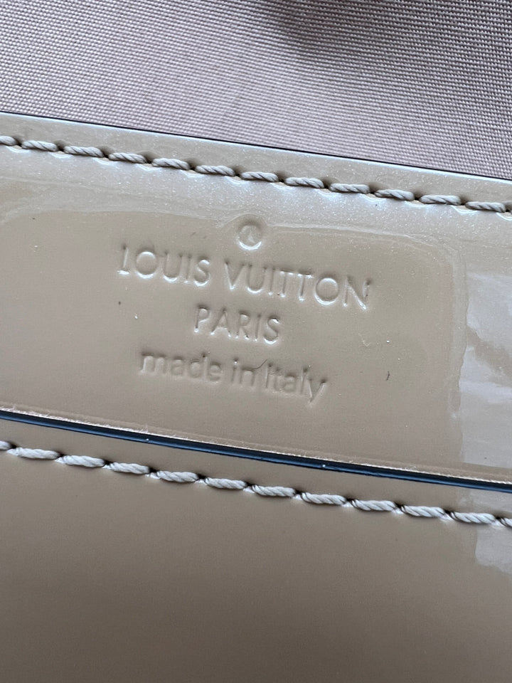 LOUIS VUITTON LOUISE MM VERNIS CLUTCH