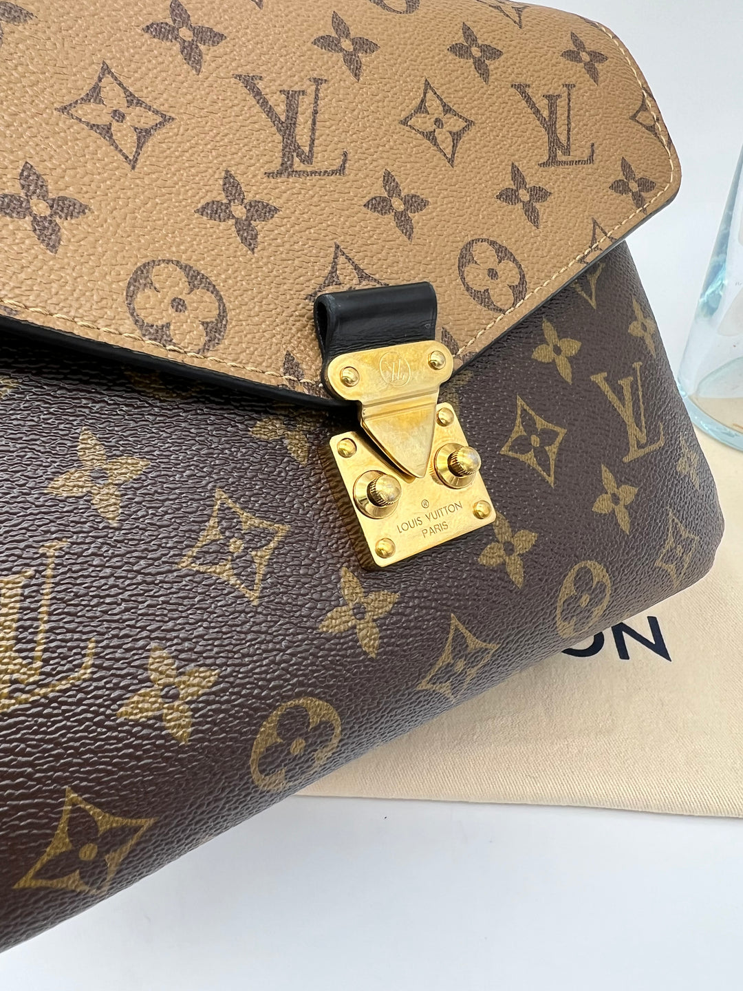 LOUIS VUITTON POCHETTE METIS MONOGRAM REVERSED