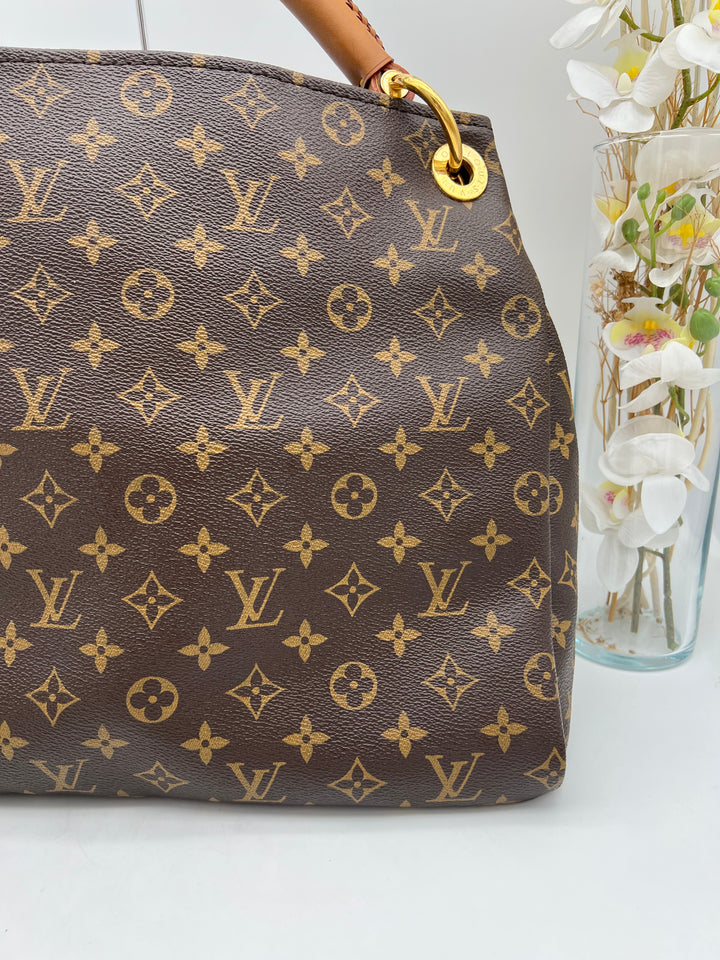 LOUIS VUITTON ARTSY MONOGRAM MM