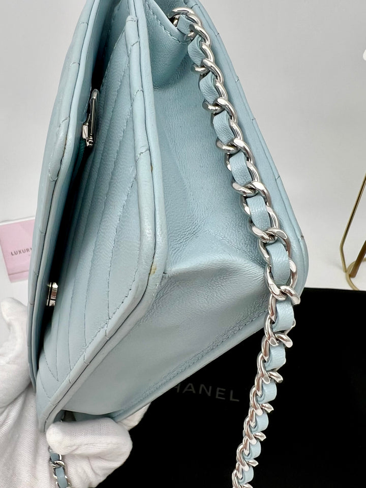 CHANEL CHEVRON WALLET ON CHAIN