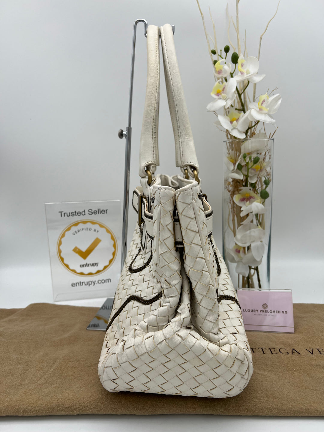 BOTTEGA VENETA WHITE CHAIN AROUND TOTE BAG