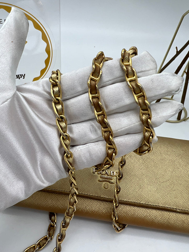 PRADA SAFFIANO WALLET ON CHAIN